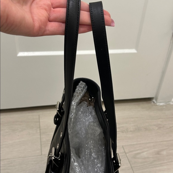 Coach (EUC) Hamptons Black Leather Tote Bag - Picture 11 of 13